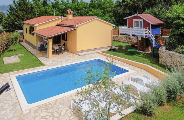 Preciosa casa en Krsan con WiFi