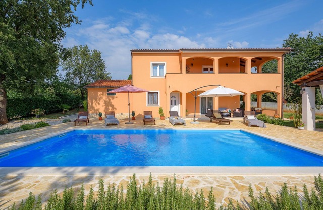 Preciosa casa en Sv.Lovrec con WiFi