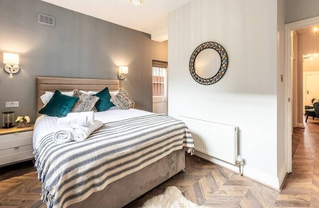 Lovely Home: Quiet Street, Near Nature, Good Links