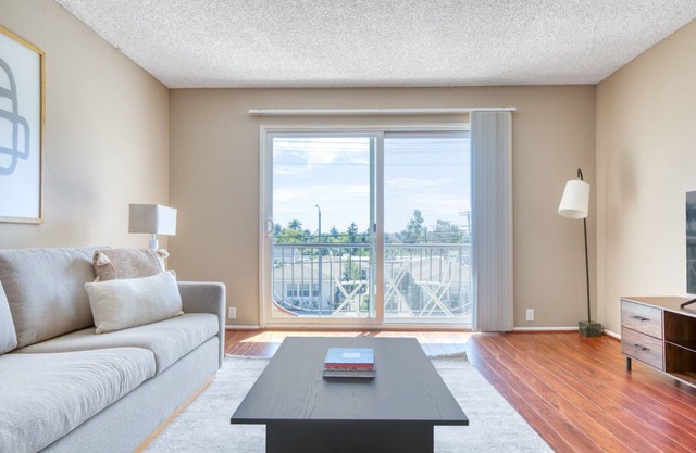 Lovely Mar Vista 1BR w/ Courtyard & BBQ, near shops, by Blueground