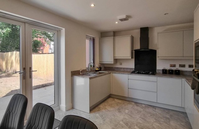 Lovely Modernist 4 Bed House