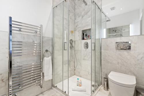 Lovely Newly-Renovated 3 Bedroom Apartment in Fulham