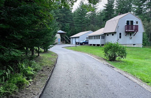 2 bd private cabin,50 min to ski&snowmobile. Walk trails, 30 acre.1 pet allowed