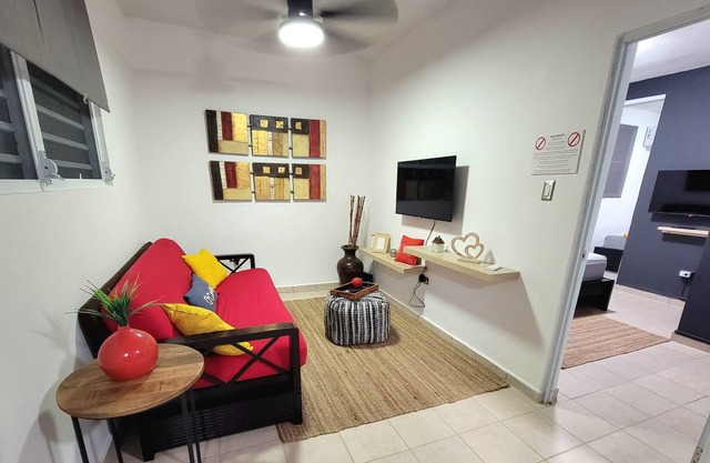 Lovely Queen Apt W/ Parking & Wi-Fi | Sleeps 2