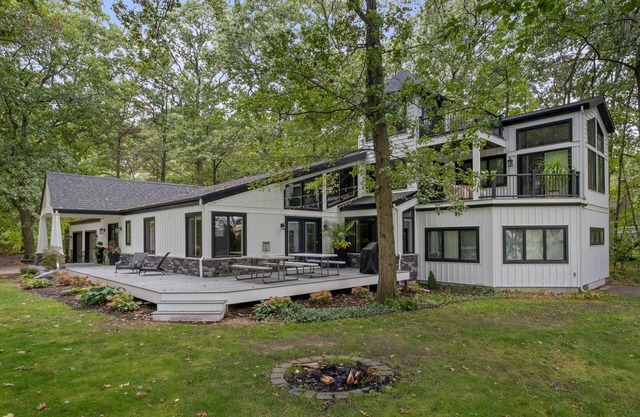 Hermosa y espaciosa casa en un lote grande cerca del parque estatal Holland, lago Michigan