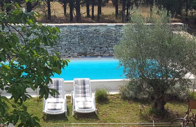 Hogar de Sloboda (Libertad) - villa de piedra con piscina y sauna