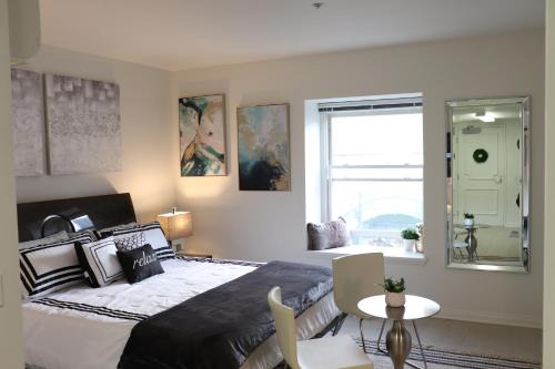 LOVELY STUDIO ON THE PROMENADE! free parking