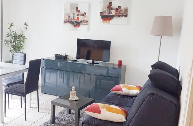 T2 - 40 m2 de pie, diseño, seguro - piscina y estacionamiento privado. Terreno con jardín