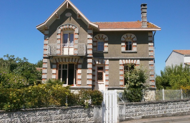 Precioso VILLA. CAMINAR a la playa, restaurantes, ciudad, tiendas familiar, WIFI, 12pers