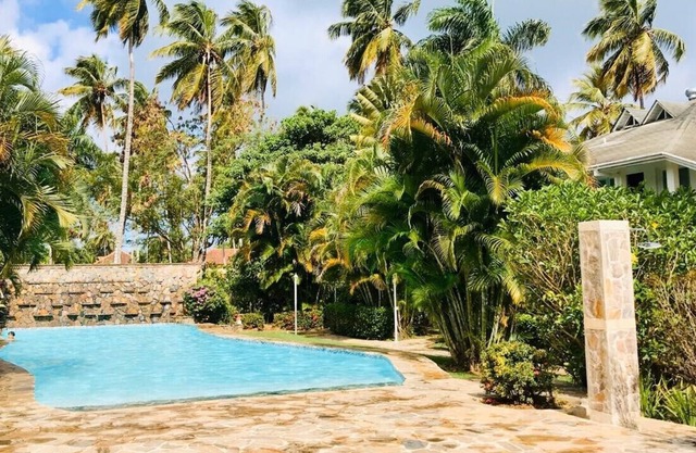 Lovely villa 5 minute walk to the beach in the center of town