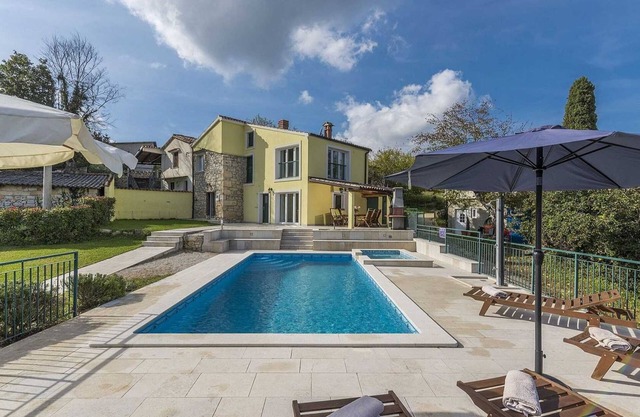 Villa Ana, Špinovci