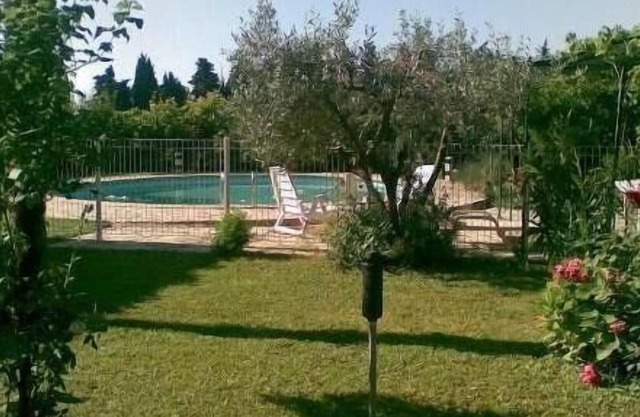 Encantadora casa del enólogo en medio de un jardín paradisíaco en Violés 84