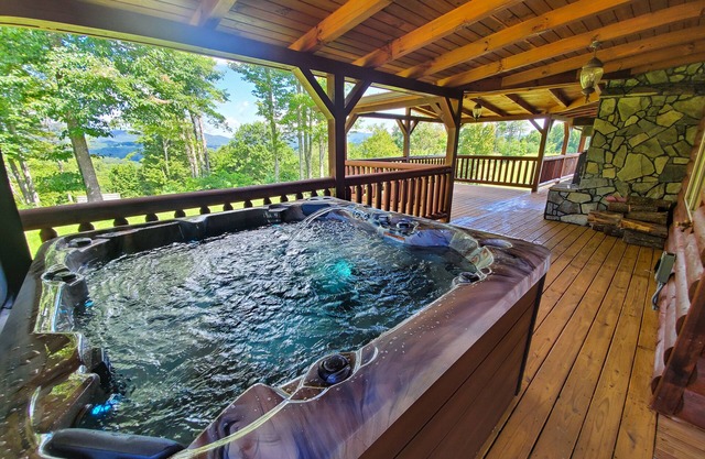 LOW JUNE RATES! Million Dollar Views-3BR3BA w/Hot Tub & Long-Range Views