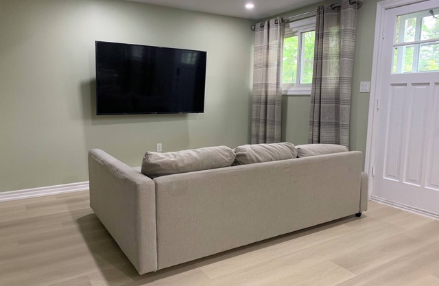 Lower Unit bungalow Retreat in Chippawa Niagara Fall