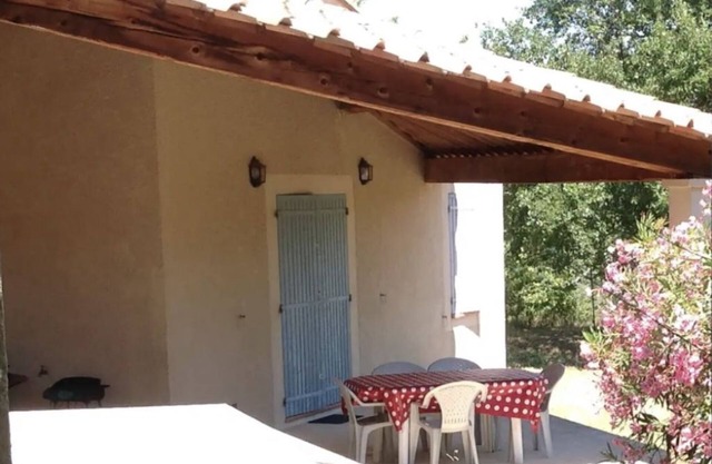 Luberon - Vue Exceptionnelle - Location de Maisonnette 4 Personnes