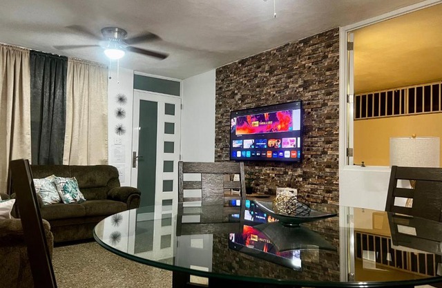 “Lucor D-Eight House” New Entire Home in the Town…