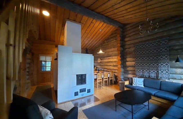 Lumi - kelohirsimökki Rukalla, log cabin at Ruka
