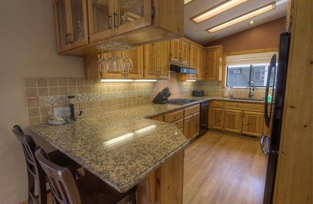 Lupine Lodge 3 Bedroom Home by RedAwning