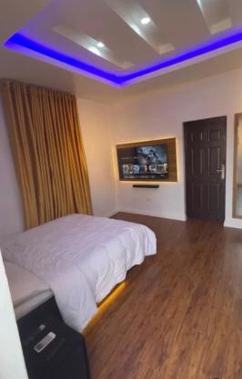 Lustro serviced apartment