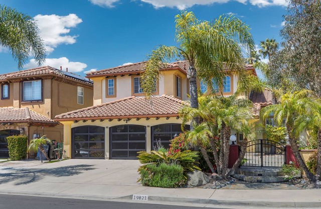 LUX - Amazing Huntington Beach City Home Walk 2 Beach And Close to Disney