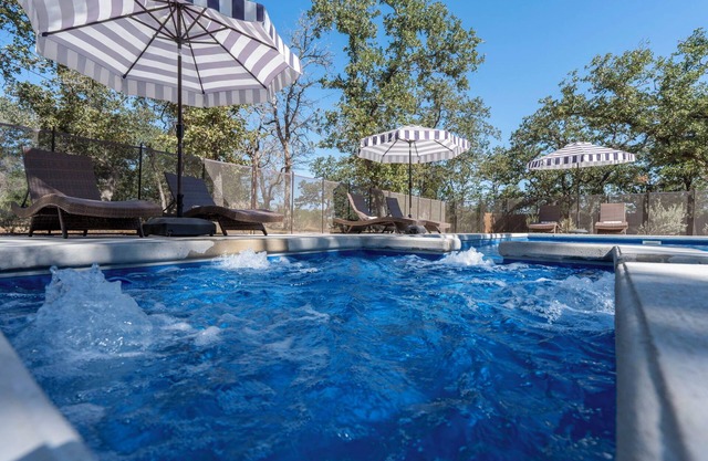 LUX Farmhouse-HEATED POOL/CASITA/GAME ROOM/SPA HOUSE
