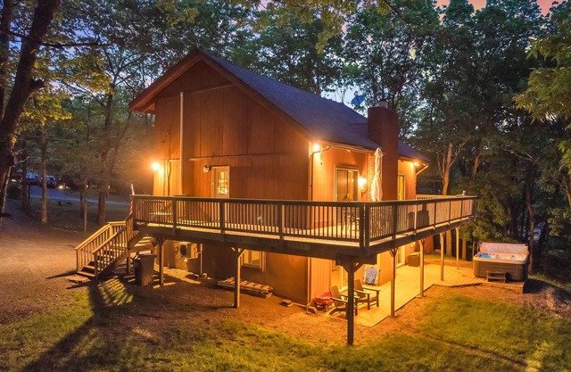 Lakefront, Hot Tub, Pool, Gameroom, Pickleball Fully Loaded, Dock