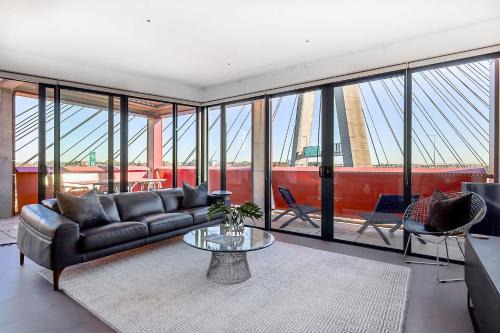 Lux Pyrmont 1 Bed Apt - Parking & Pool Access