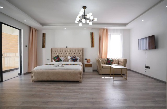 Lux Suites Platinum Oak Residency