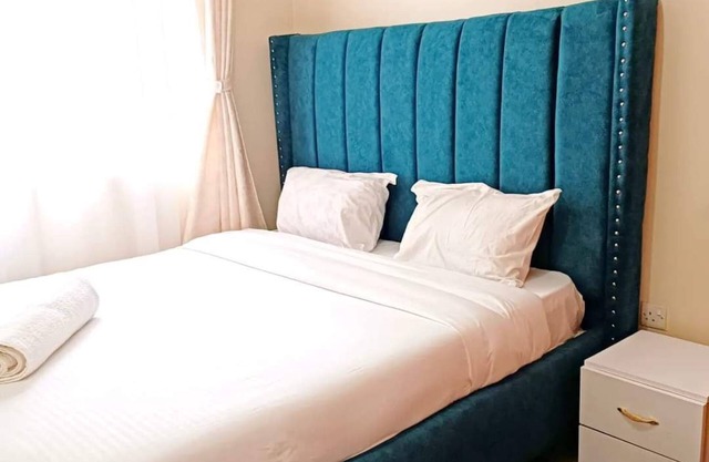 Lux Suites TRM 1 Bedroom Apartments