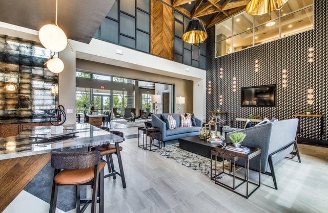 Luxe 1BR King Suite Close to Downtown w Fast Wifi
