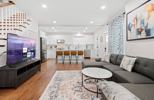 Luxe 3BR | Free Parking | Harvard/BU | ROKU TV