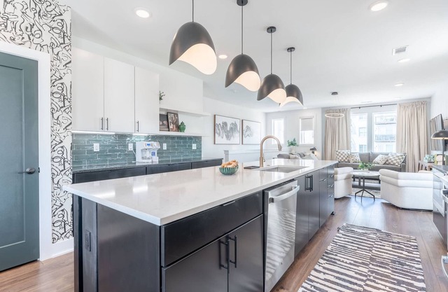 Luxe 4BR With Fire Pit Grill and City Views