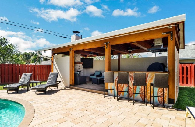 Luxe Beach Escape |Heated Pool|Outdoor Bar|Games