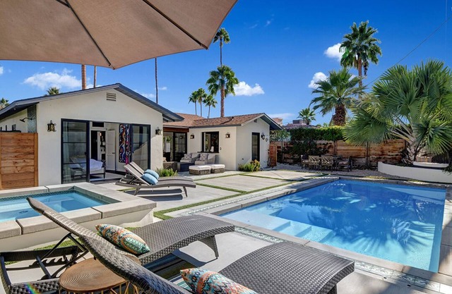 Elegante bungalow de 2 dormitorios a poca distancia del centro de Palm Springs
