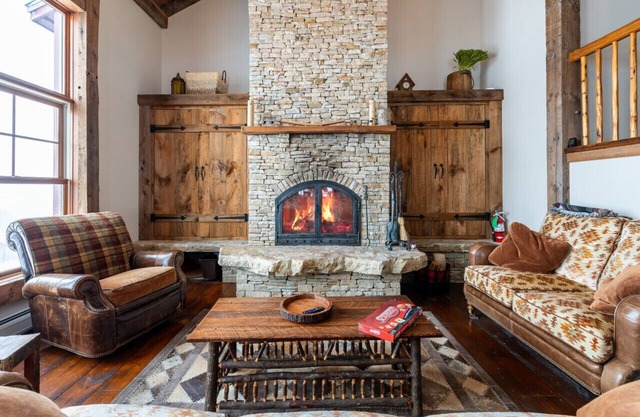 Luxe Chalet - Ski On / Off, Hot Tub, Pool, Views
