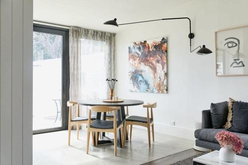 Luxe cottage in the heart of Sandy Bay