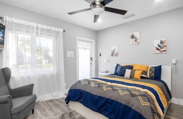 Luxe Crash Pad Near FTL Beach