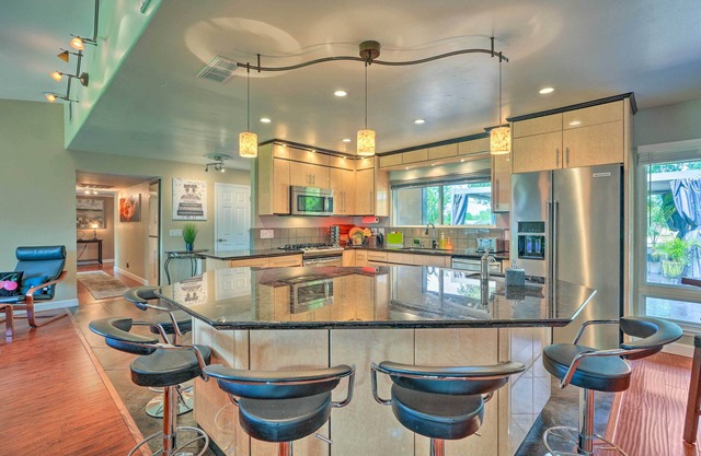 Luxe Granite Bay Home w/ Hot Tub, Fire Pits!