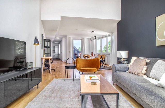 Luxe Hietzing 3BR w/ Community Garden & Private Terrace, by Blueground