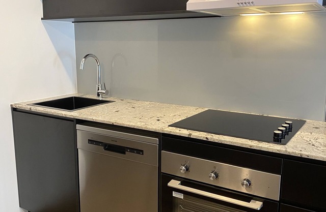 Luxe new apartment w/ coffee, breakfast and lunch included!