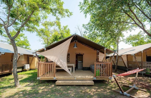 Camping moderno y versátil en Croacia, junto al mar, a pocos kilómetros de Pula