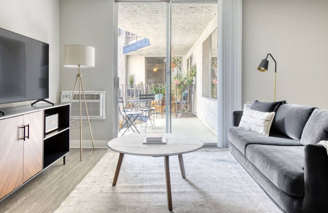 Luxe West Hollywood 1BR w/ Pool & Gym, walk to Sunset Blvd, by Blueground