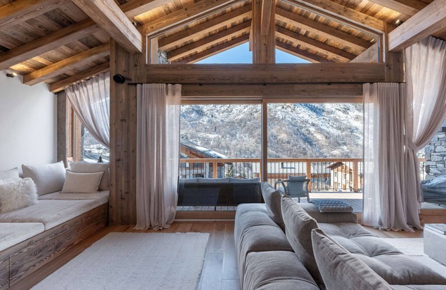 Chalet nuevo con piscina, zona wellness, baño nórdico y ascensor