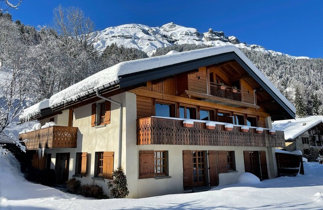 Lujoso chalet de 6 dormitorios. Remontes a 800m. Muy bien equipado. Vistas maravillosas