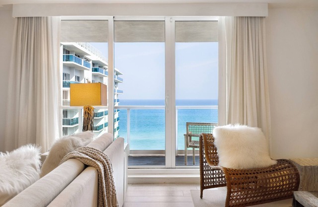 **¡Lujoso! 5 * 3/3 + Den + Queen Sofá cama - Frente a la playa Unidad Condo-Hotel 1140