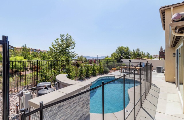 Luxurious 4-bedroom house in beautiful Murrieta with AC, WiFi, Workspace