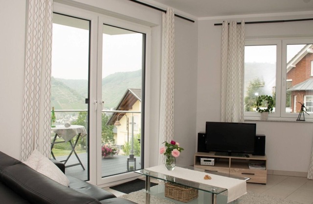 Lujoso apartamento de 4 * nuevo, 75m² + 55m² con vistas al castillo de Mosel, Coblenza / Dieblich
