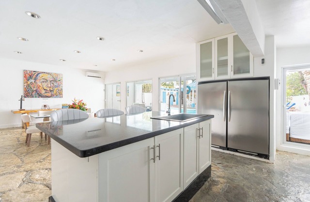 Luxurious 5 bedroom villa in Juan Dolio with private pool & direct beach access