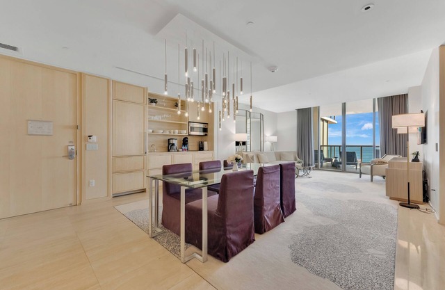 Luxurious 5 Star Resort Ocean View Suite / 2 Balconies