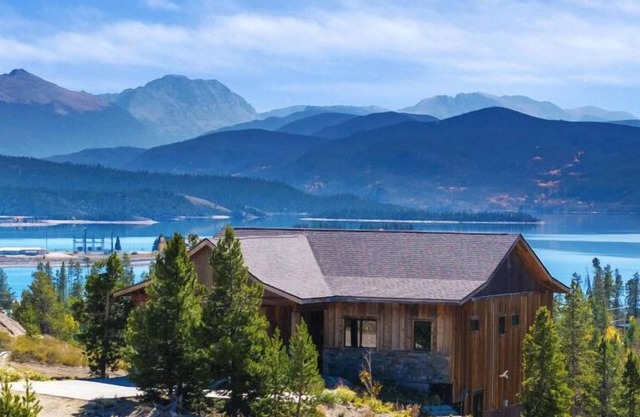Luxurious Chalet: Epic Views, HT, K beds, Movie/Game Room, Gym, in Grand Lake